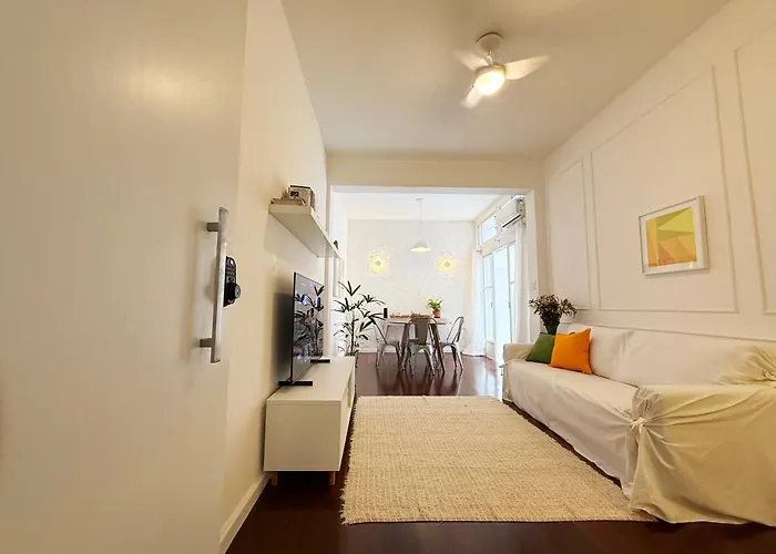 Cozy Flat In Leblon Five Steps From The Beach Rio de Janeiro